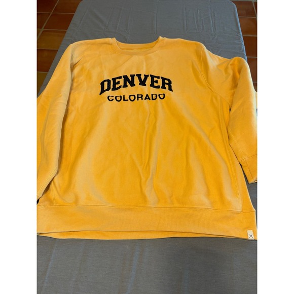 Vineyard Crew Other - Vineyard Crew Denver Colorado Sweatshirt Mens XL Yellow Pullover Fleece 2120-M